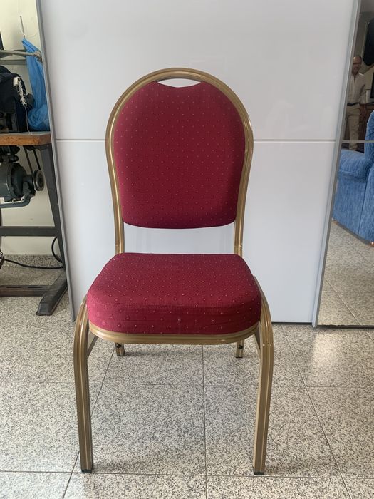 Cadeiras estilo banquete