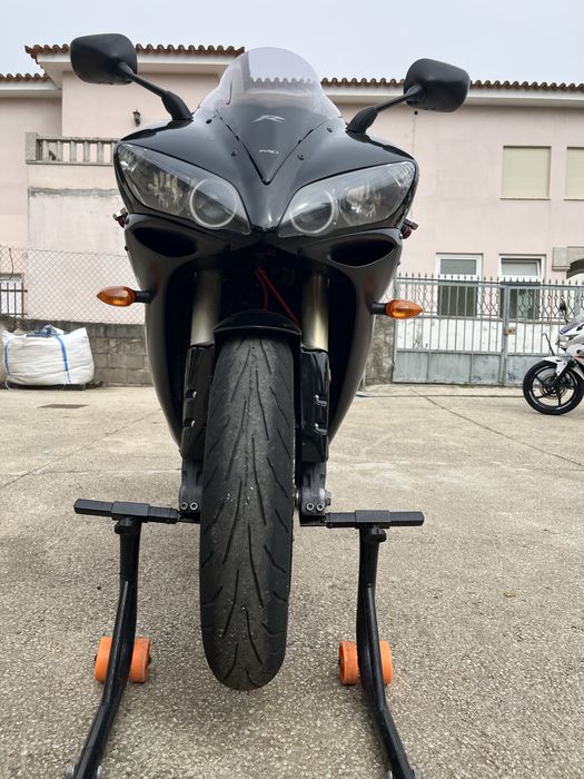 Yamaha yzf r1 2006 raven edition Castro de Avelãs • OLX.pt