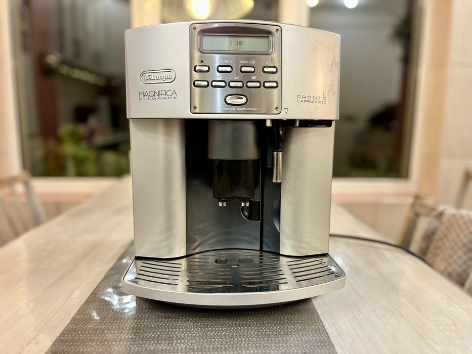 Продам кавоварку De'Longhi Magnifica Elegance Pronto