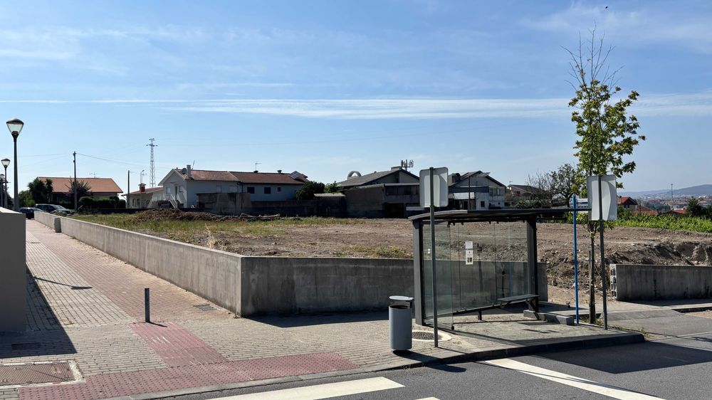 Excelente Terreno para Duas Habitações – 1.478 m² – Santo Tirso