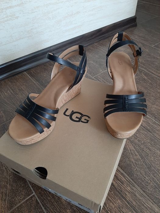 Босоніжки UGG 38 розмір
