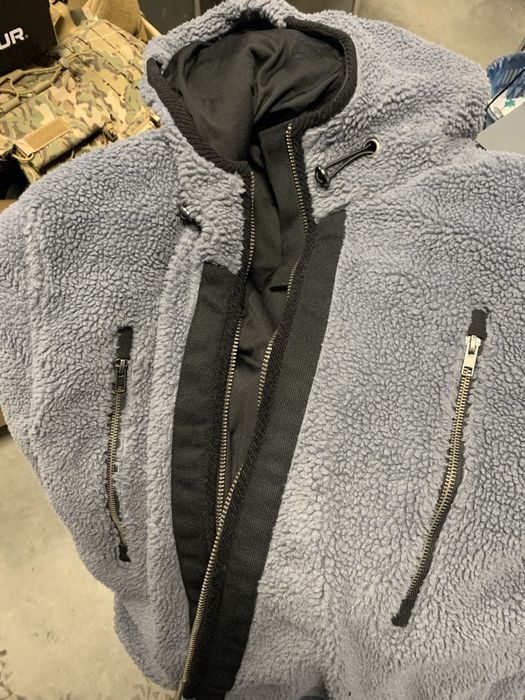 Продам флісову куртку COD