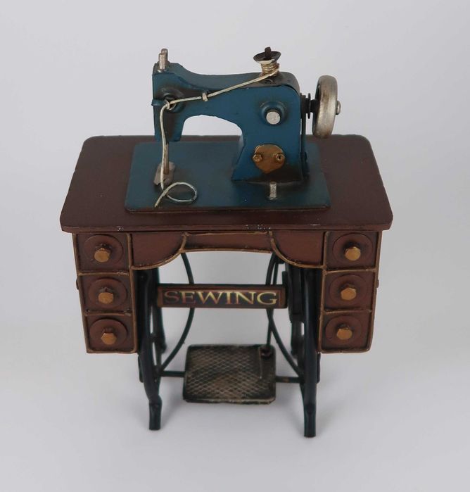 Maquina de costura miniatura em metal
