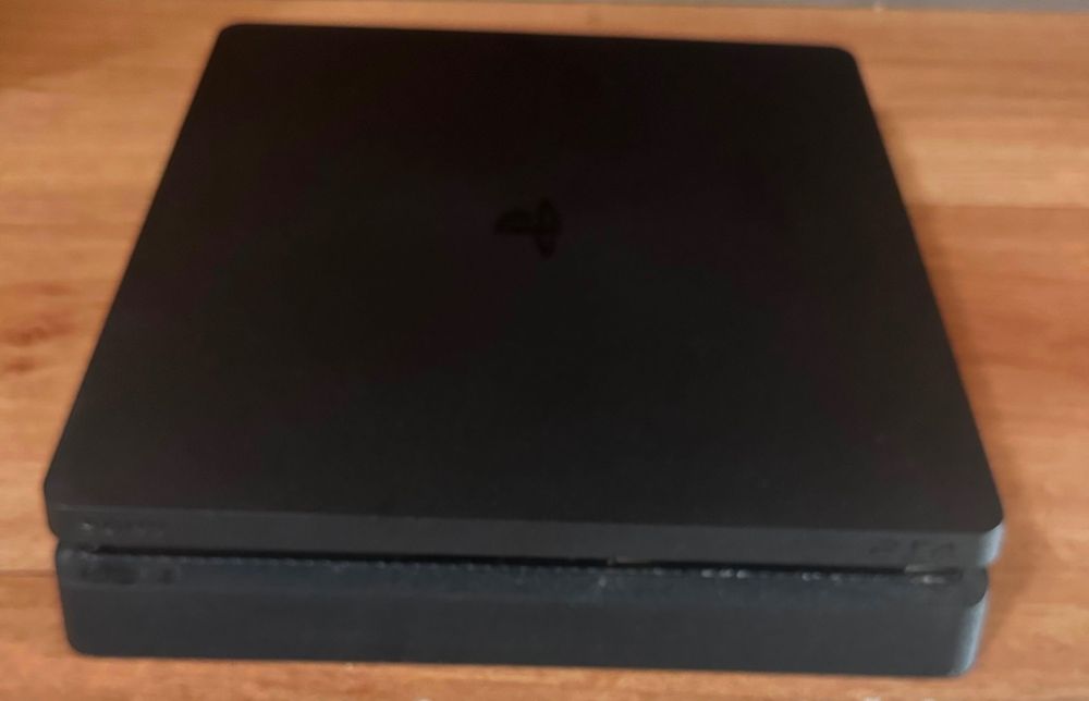 Playstation 4 Slim 500GB + 2 Comandos