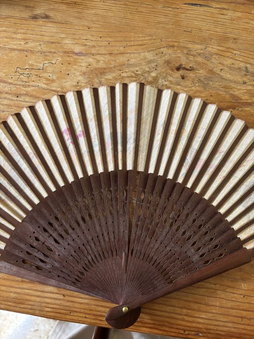 Leque antigo pintado a mao
