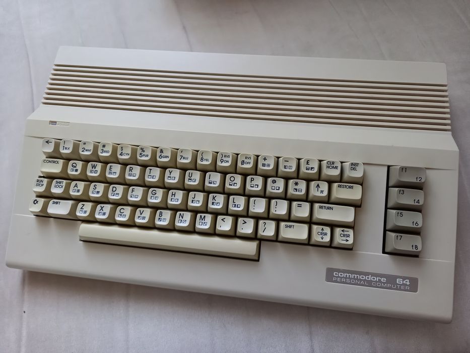 Komputer Commodore 64 (C64C) - Made in W. Germany, plomba, stan bardzo dobry