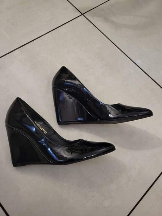 Półbuty czarne firmy MizzMozz