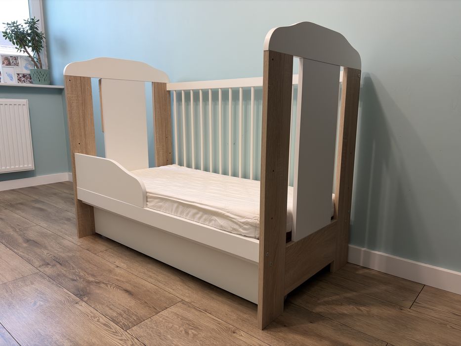 Łóżeczko dziecięce Tosia  z szuflada. Regulacja, barierka