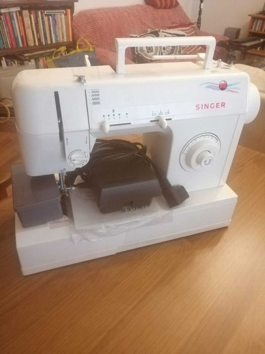 Máquina de costura portátil Singer como nova