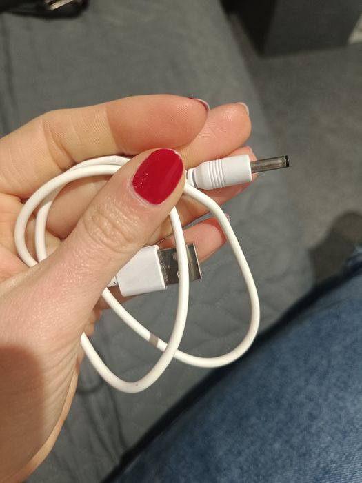 Dispositivo facial de limpeza com massagem e luz