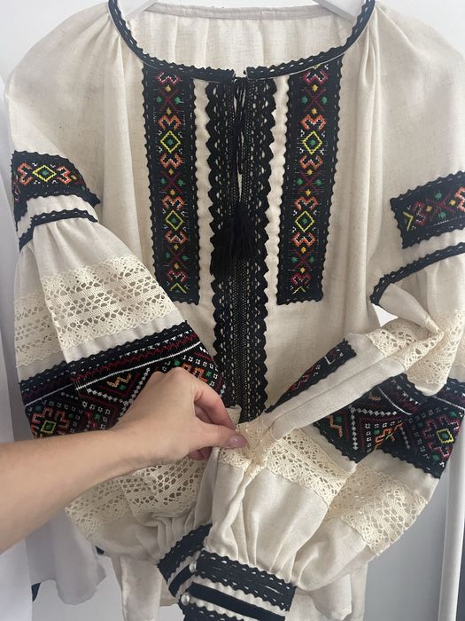 Жіноча вишиванка