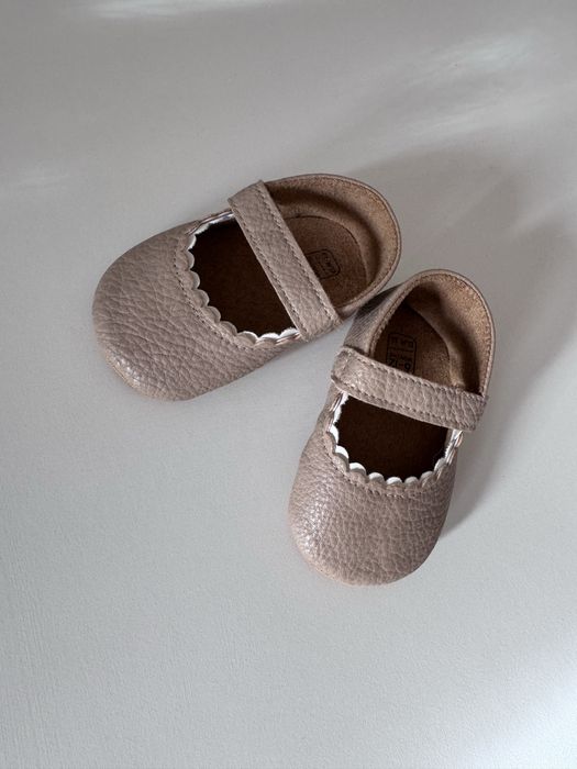 Дитяче взуття для дівчинки