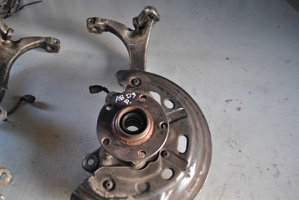 Zwrotnica prawa Audi A8 d3