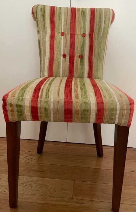 Conjunto 4 + 2 Cadeiras estofada elegante com pés de madeira