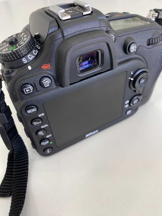 Nikon D7200 + Lente 18-55mm + Cartão 64GB – Excelente Estado
