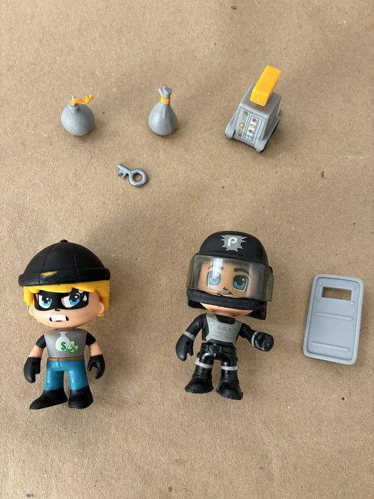 Brinquedo policia e ladrao pinypon