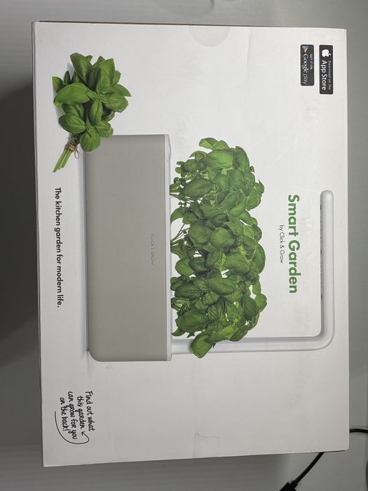 Click & Grow 3 Smart Garden — умный вазон для дома
