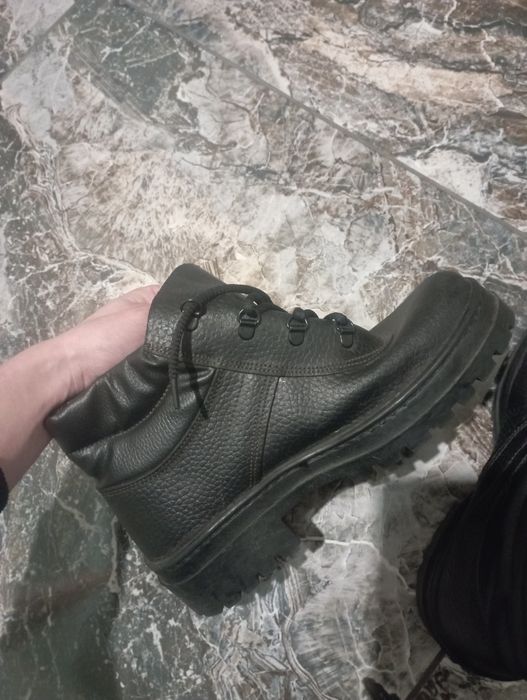 Продам спец обувь