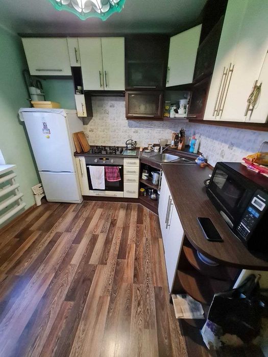 Продам 2 кімнатну  квартиру на Молодіжному. 24700