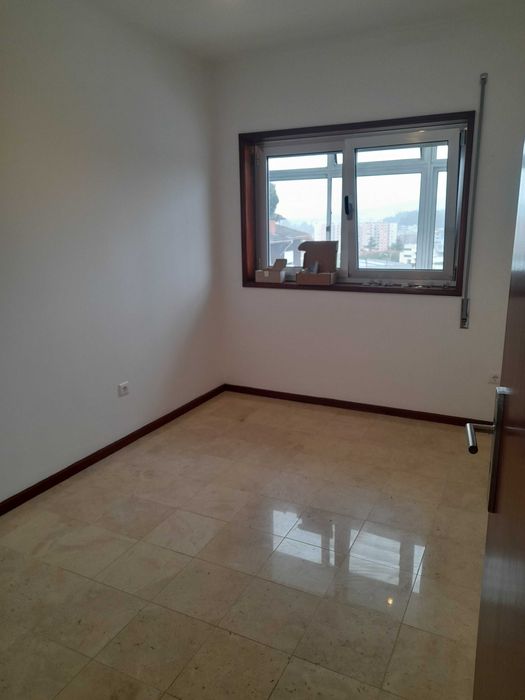 Arrenda-se T3 no centro de Gondomar