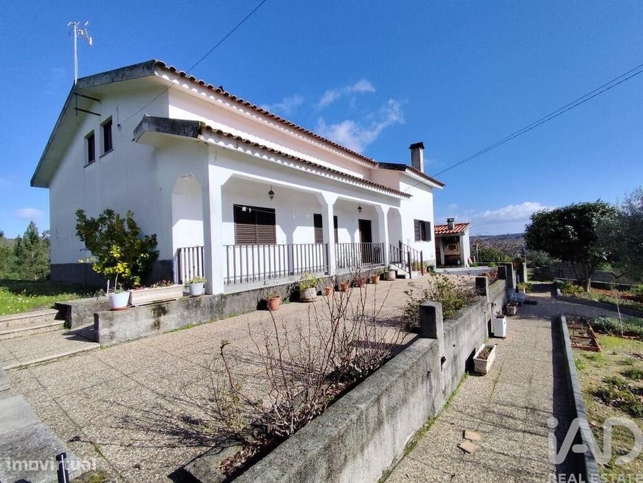 Quinta T4 em Midões de 171,39 m2