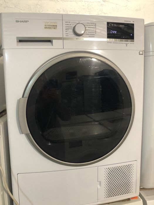 Сушильна машинка SHARP для білизни з тепловим насосом.