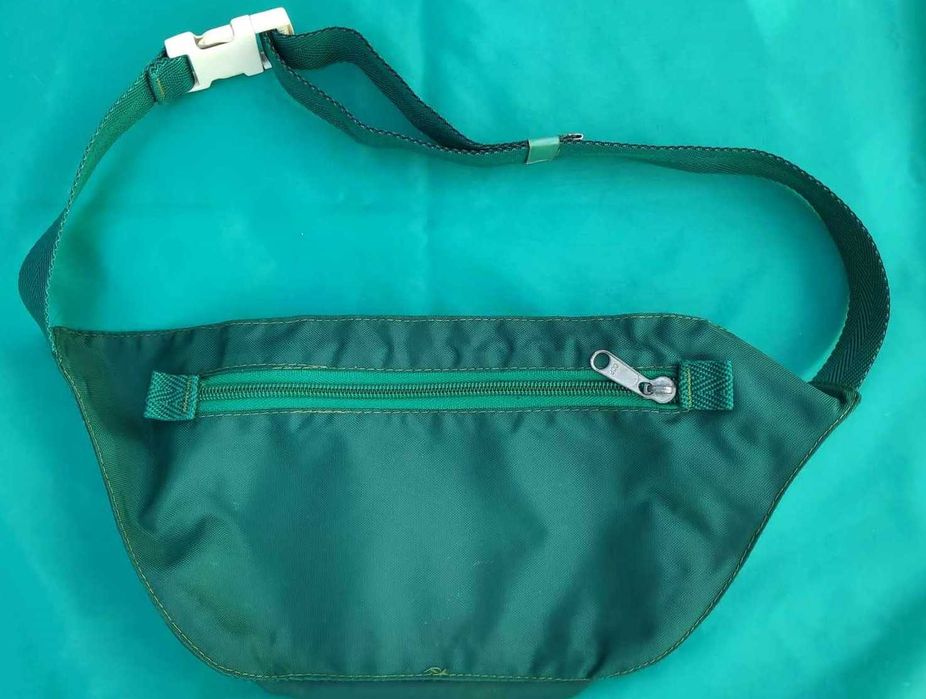 Bolsa cintura porta documentos e pequenos pertences.