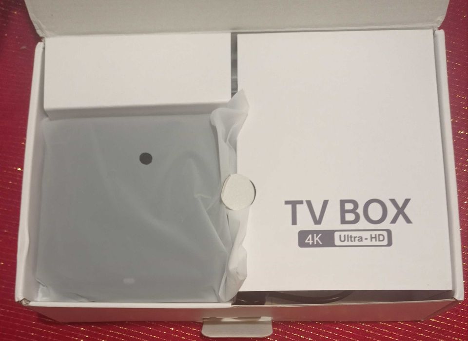 Смарт ТВ приставка Smart TV R69-1 8/128Gb Android 14.0
