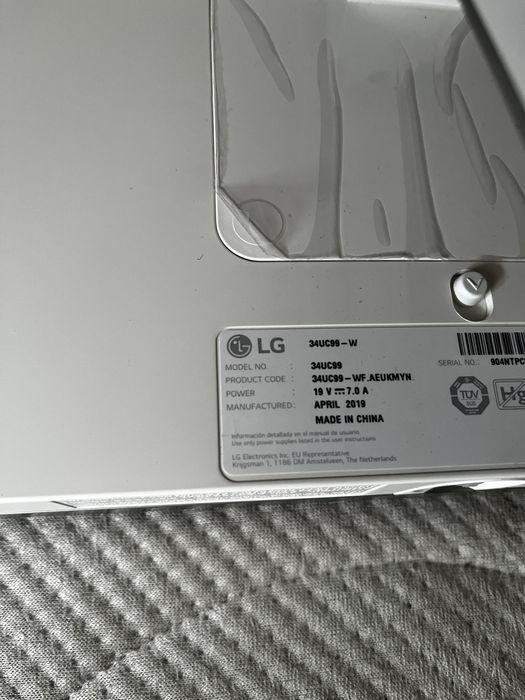 LG 34UC99-W – 34” UltraWide QHD, USB-C, IPS, FreeSync monitor