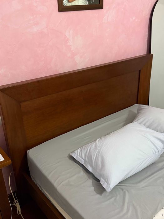 Cama de madeira + Estrado