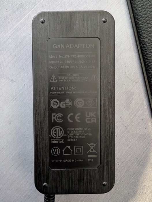 Fosi Audio V3,  GAN адаптер 48 В 5 А