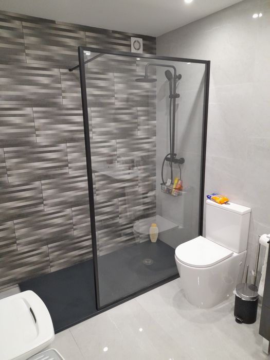 Obra casas de banho  cozinha Pladur pintura trolha etc andaimes inclui