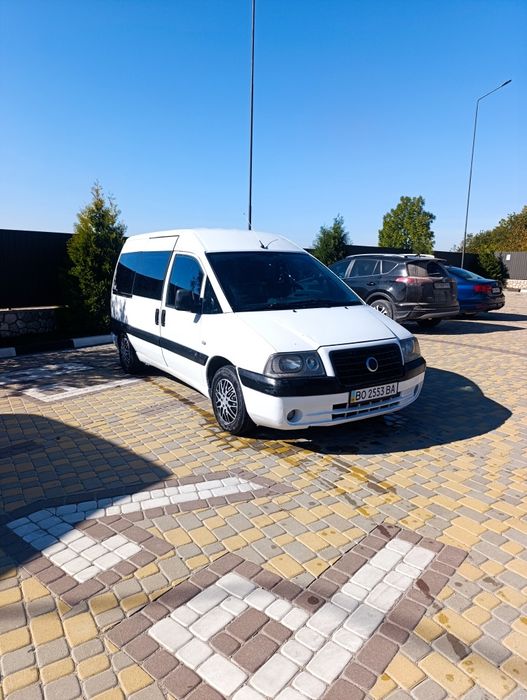 Продам гарне сімейне авто