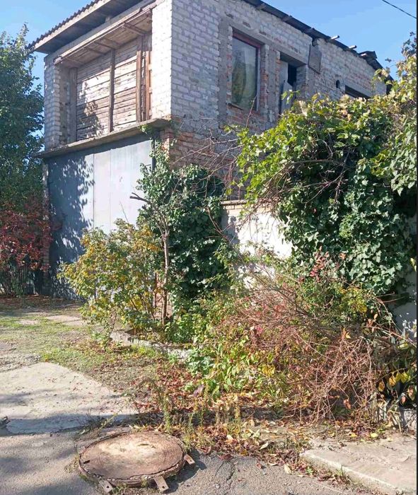 Будинок на Мопрі (вул. Херсонська) гараж.