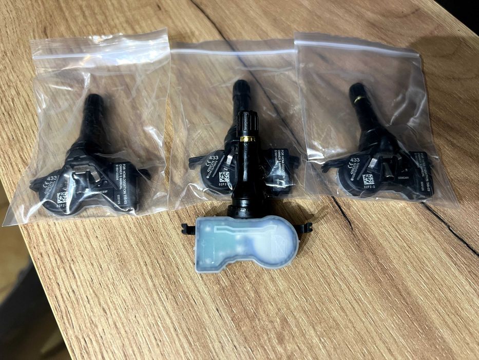 Czujniki ciśnienia opon powietrza Mitsubishi^ TPMS Nowe^ 4250C275