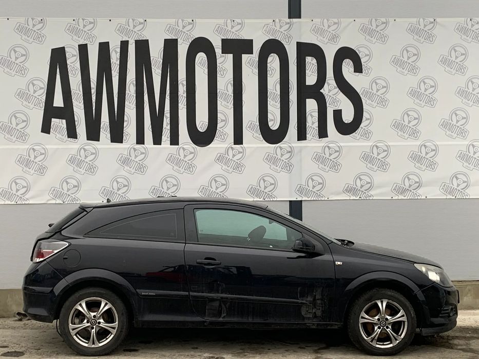 OPEL ASTRA GTC 2005 *SAMOCHÓD NA CZĘŚCI* 3243  MASKA, LAMPA, DRZWI, LUSTERKO, ZDERZAK, GRILL, BŁOTNIK, KLAPA, BELKA, DESKA, FOTELE, KANAPA, ĆWIARTKA KIEROWNICA, TARCZE, ZACISKI, ZAWIESZENIE, KOMPLETNY PRZÓD, KOMPLETNY TYŁ, LICZNIK, ZEGARY, PRAWE LEWE PRZÓ