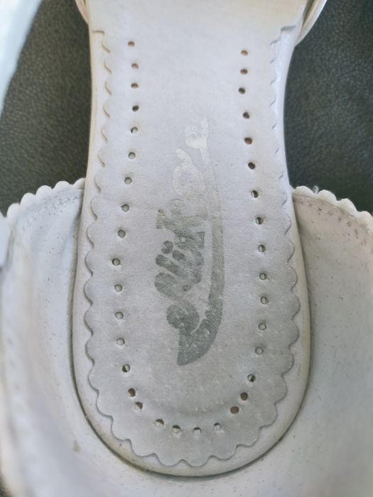 Buty do pierwszej komuni  białe dziewczęce  r 32 Miko