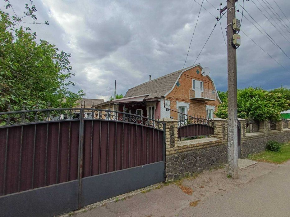 ПРОДАЄТЬСЯ БУДИНОК У м. УЗИН