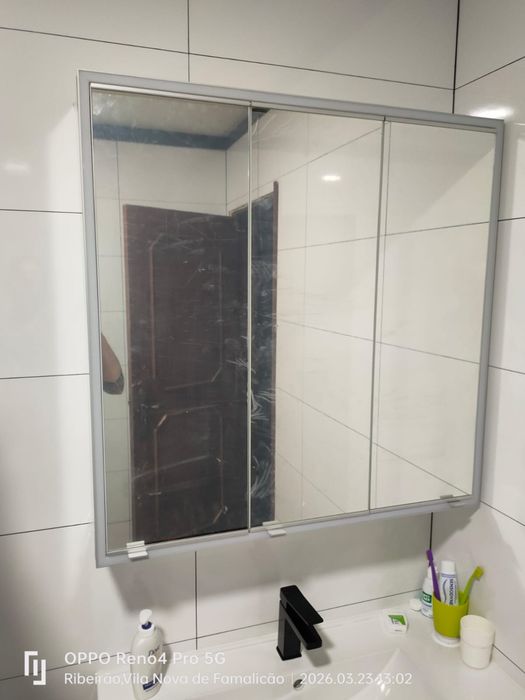 Armário casa de banho com espelho e luz novo
