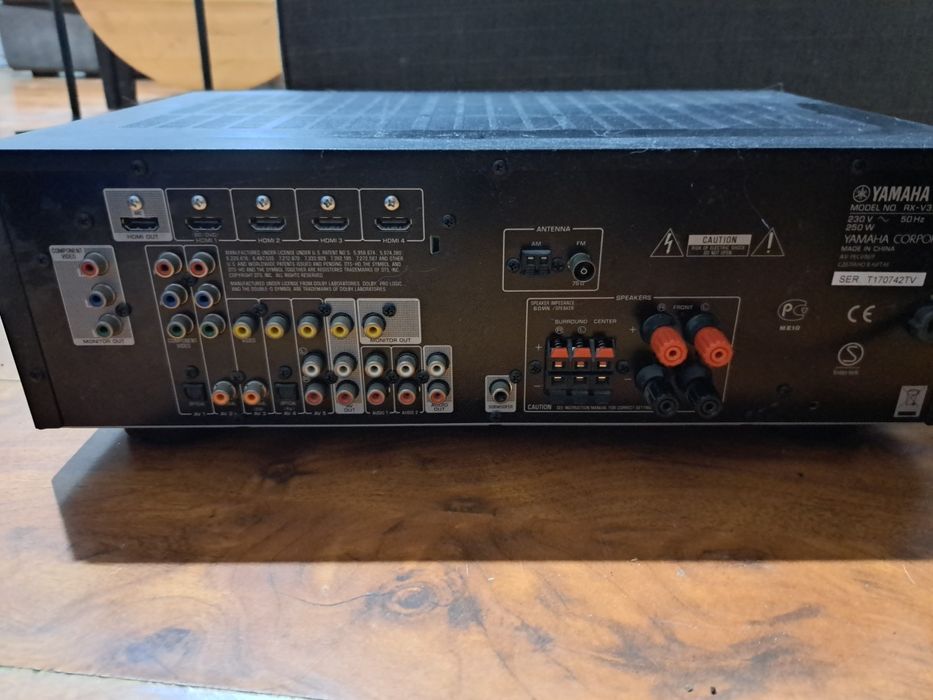 Kino domowe Yamaha RX-V373