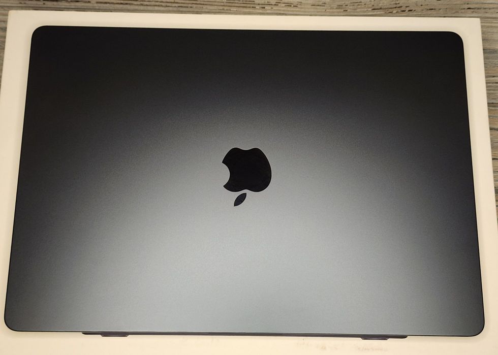 MacBook Air 15 2025 M4 Midnight (MW1L3) / от 42.750 грн / emojiestore