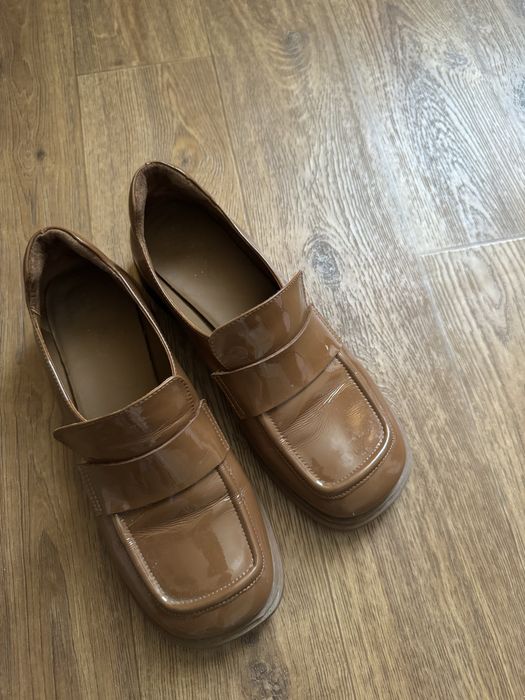 Коричневі лакові лофери estro 38 розмір