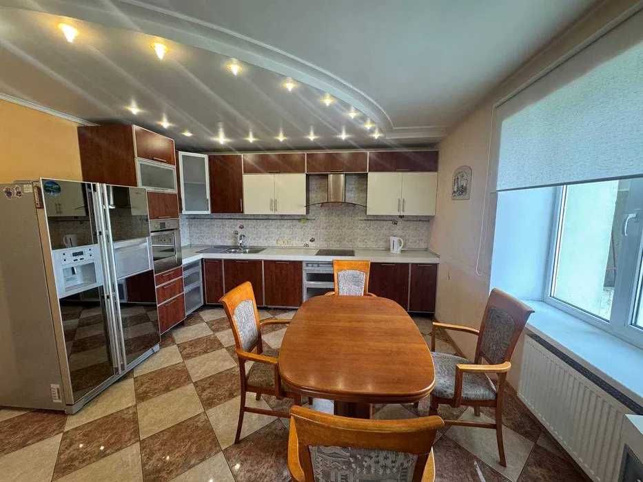 пр Берестейський 103, простора 4к, м Житомирська,Святошино