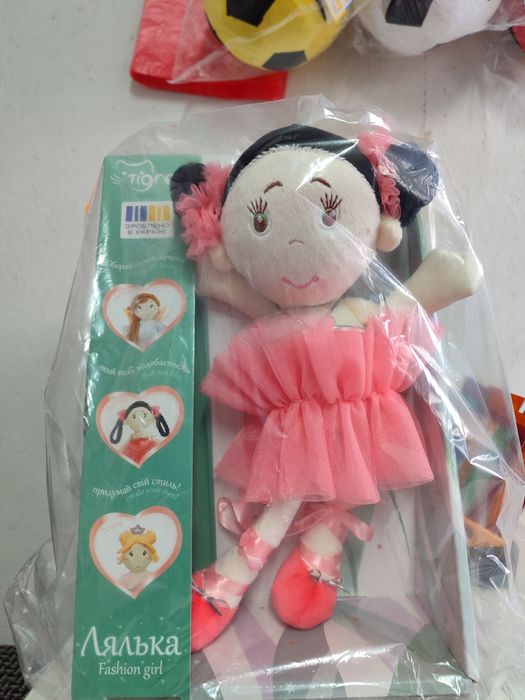 М'якенька ляля з вишивкою
