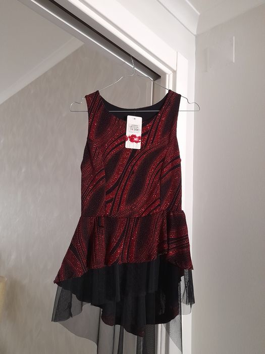 Top preto e vermelho