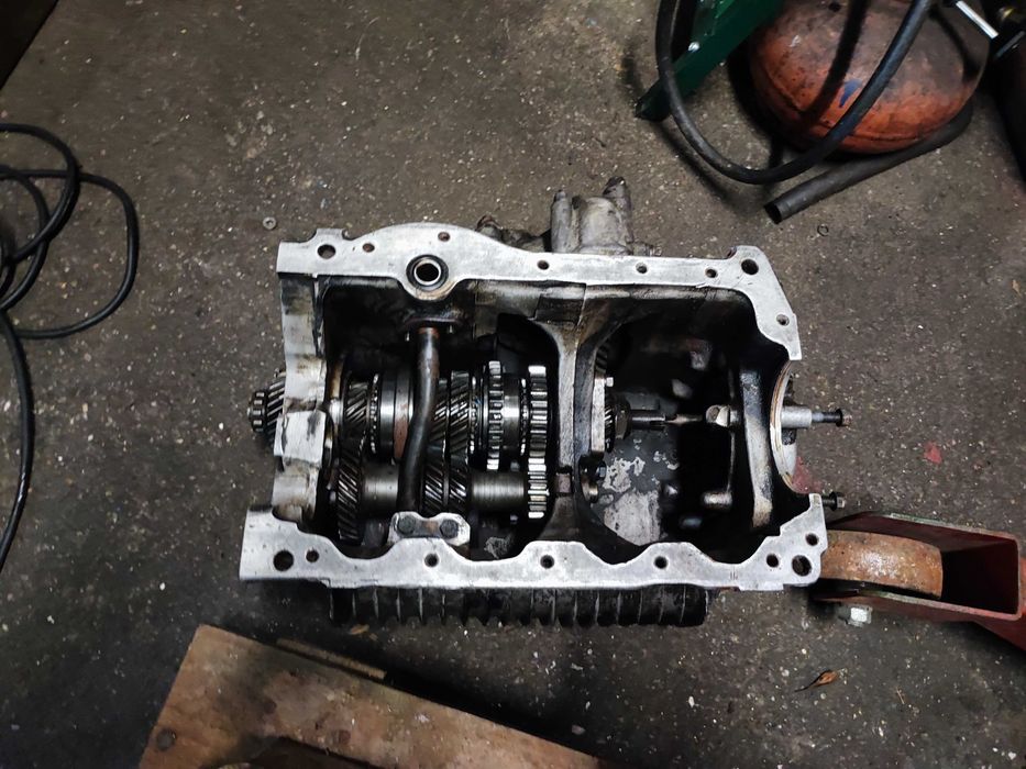 Motor Mini Cooper e acessórios a funcionar