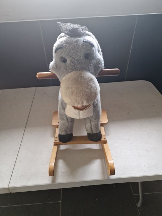 Boneco para  criança  baloiçar