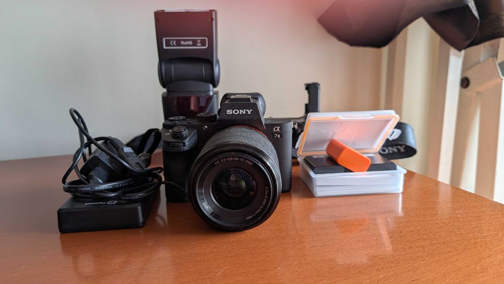 Sony alpha II + lente FE 3.5-5.6/28-70 + (leer descripción)