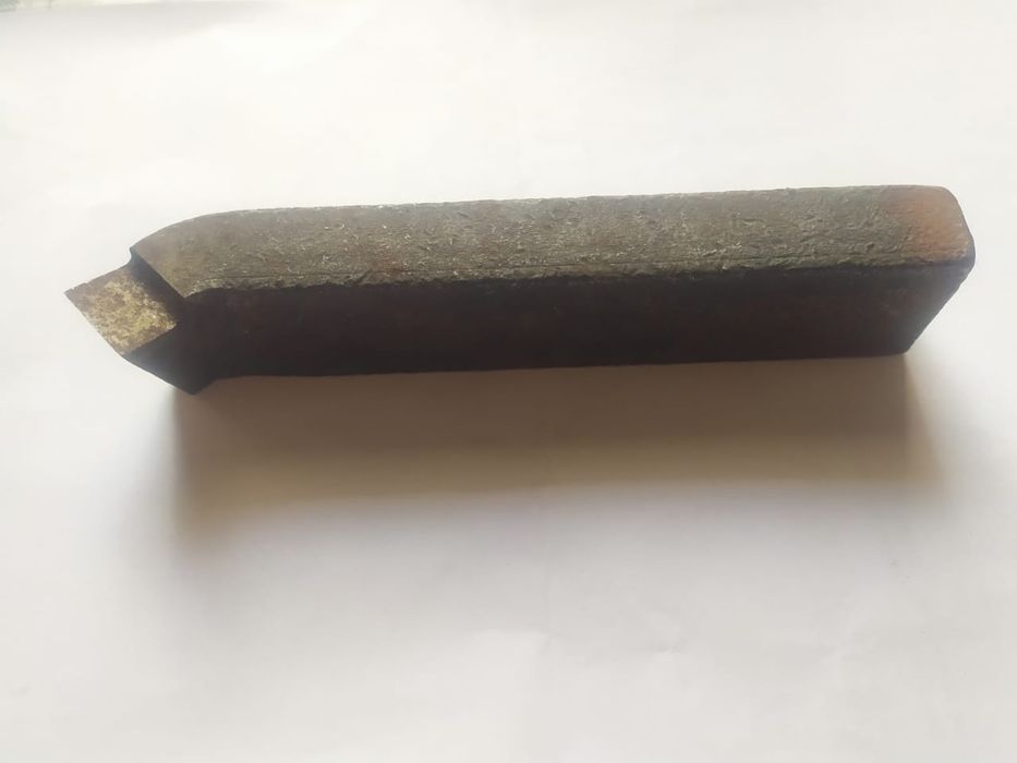 Різець токарний 30*18 Р6М5