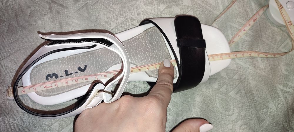 Босоніжки для дівчинки